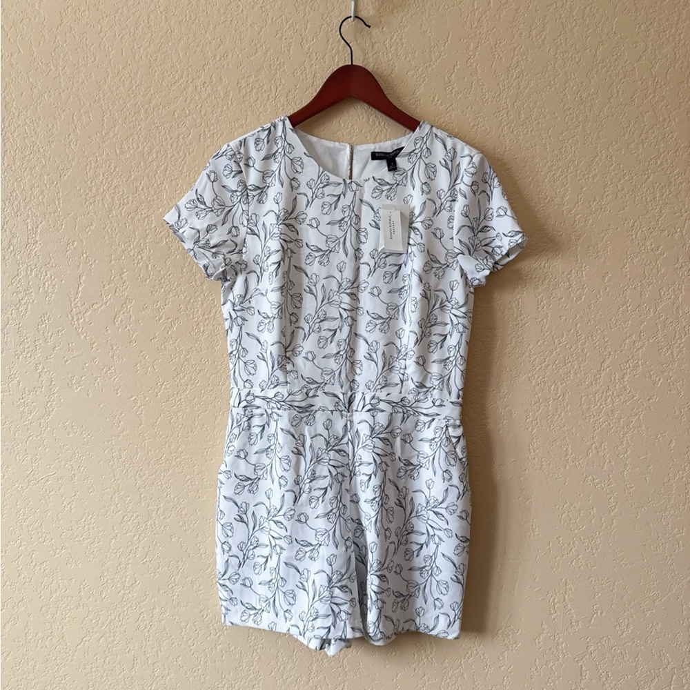 Banana Republic Women’s White and Black Floral Print Romper Size 4